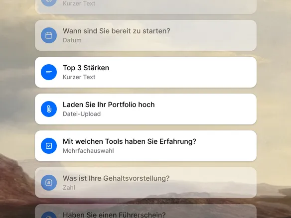 Recruiter prüft KI-gerankte Kandidaten mit sichtbarem Compliance-Audit-Hinweis